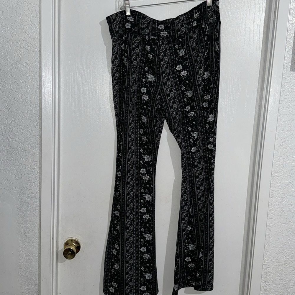 Paisley & Floral flare leg bootcut pants by No Boundaries size XXL